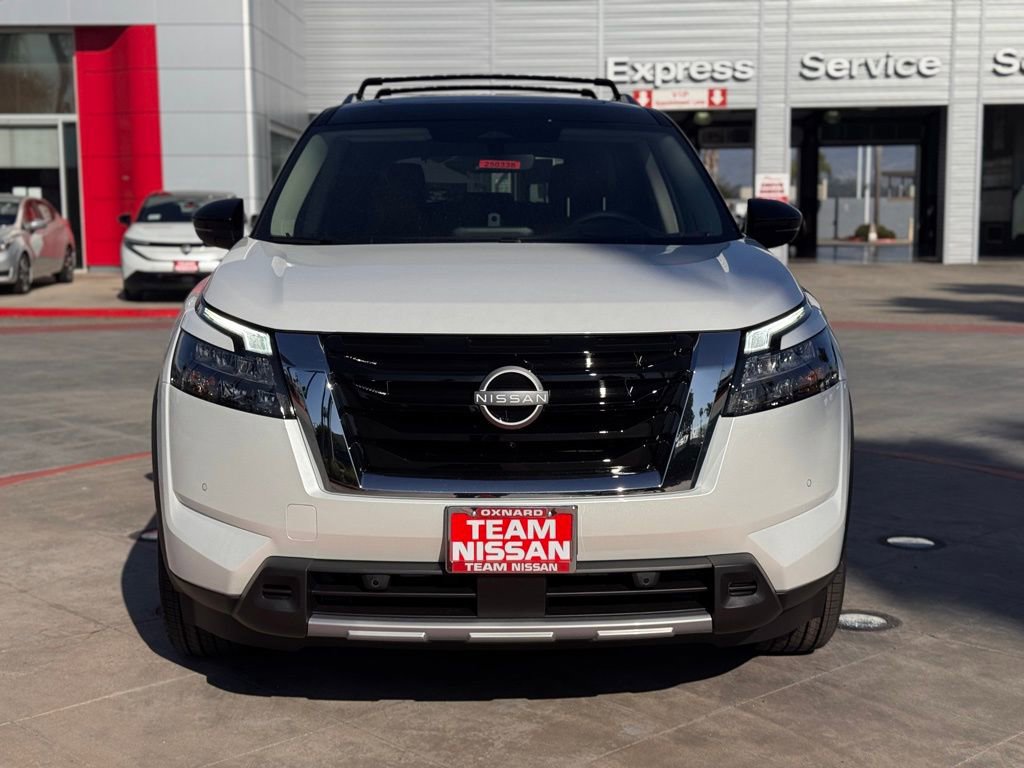 New 2025 Nissan Pathfinder Platinum image 3