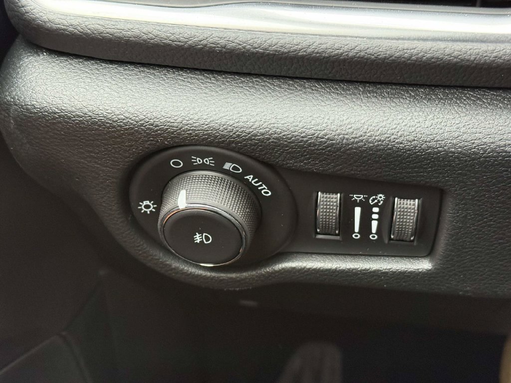 New 2026 Chrysler Pacifica Pinnacle AWD/4WD image 28