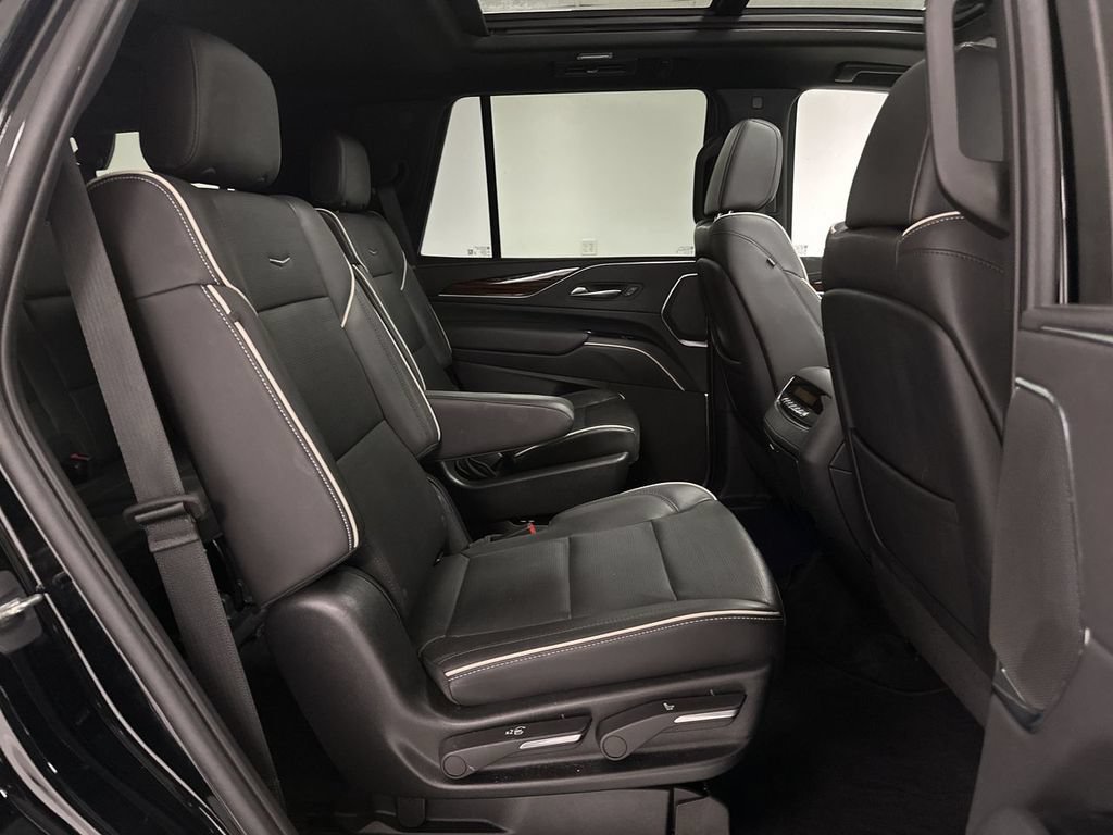 Used 2022 Cadillac Escalade Premium Luxury AWD/4WD image 25