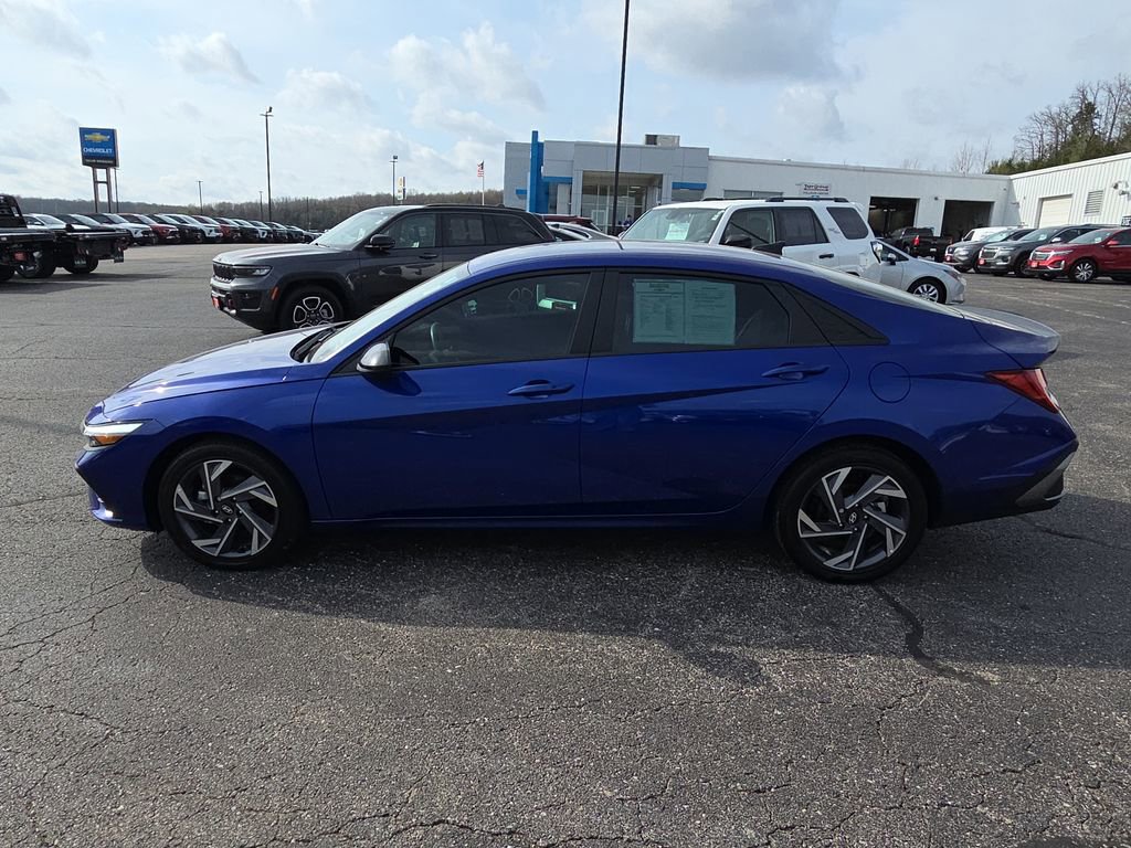 Used 2025 Hyundai Elantra SEL w/ Cargo Package image 5