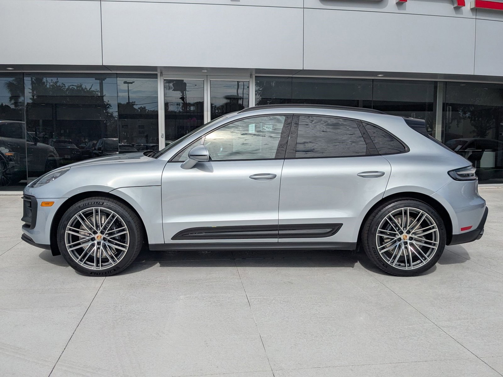 New 2026 Porsche Macan GTS image 2