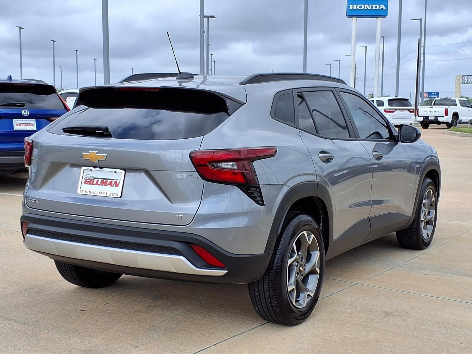 Used 2025 Chevrolet Trax LT FWD image 7