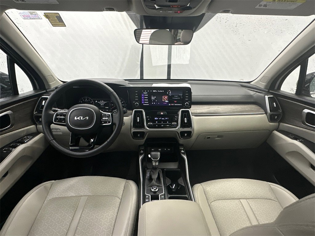 Used 2022 Kia Sorento EX w/ Panoramic Sunroof Package image 24
