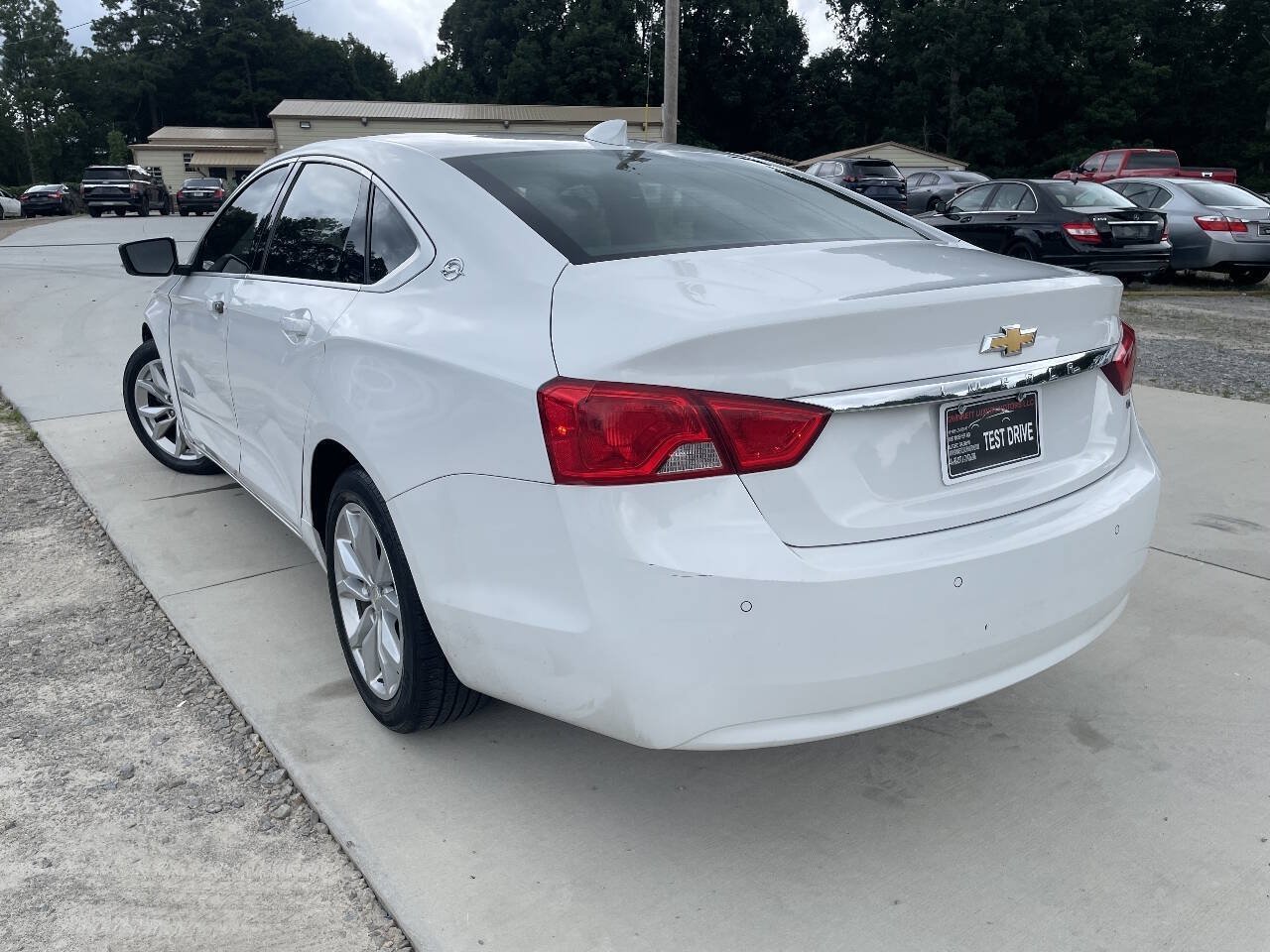 Used 2016 Chevrolet Impala LT w/ Convenience Package FWD image 5