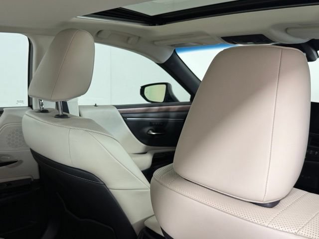 Used 2025 Lexus ES 300h w/ Technology Package FWD image 28