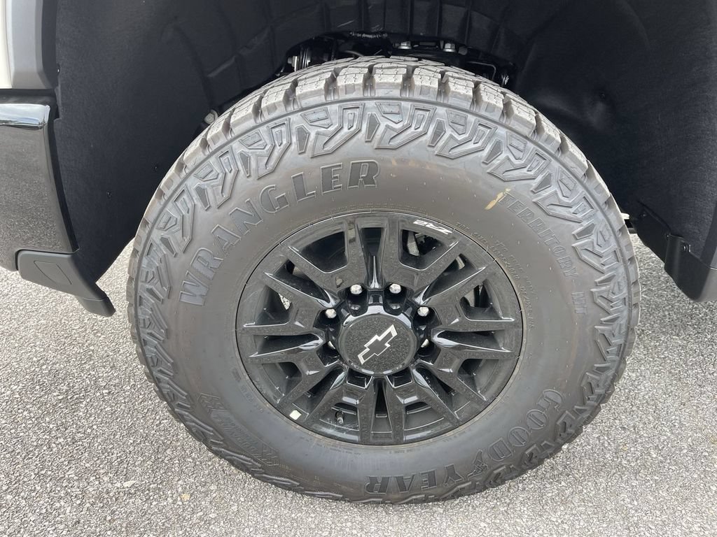 New 2026 Chevrolet Silverado 2500 ZR2 w/ LPO, Dark Essentials Package AWD/4WD image 10