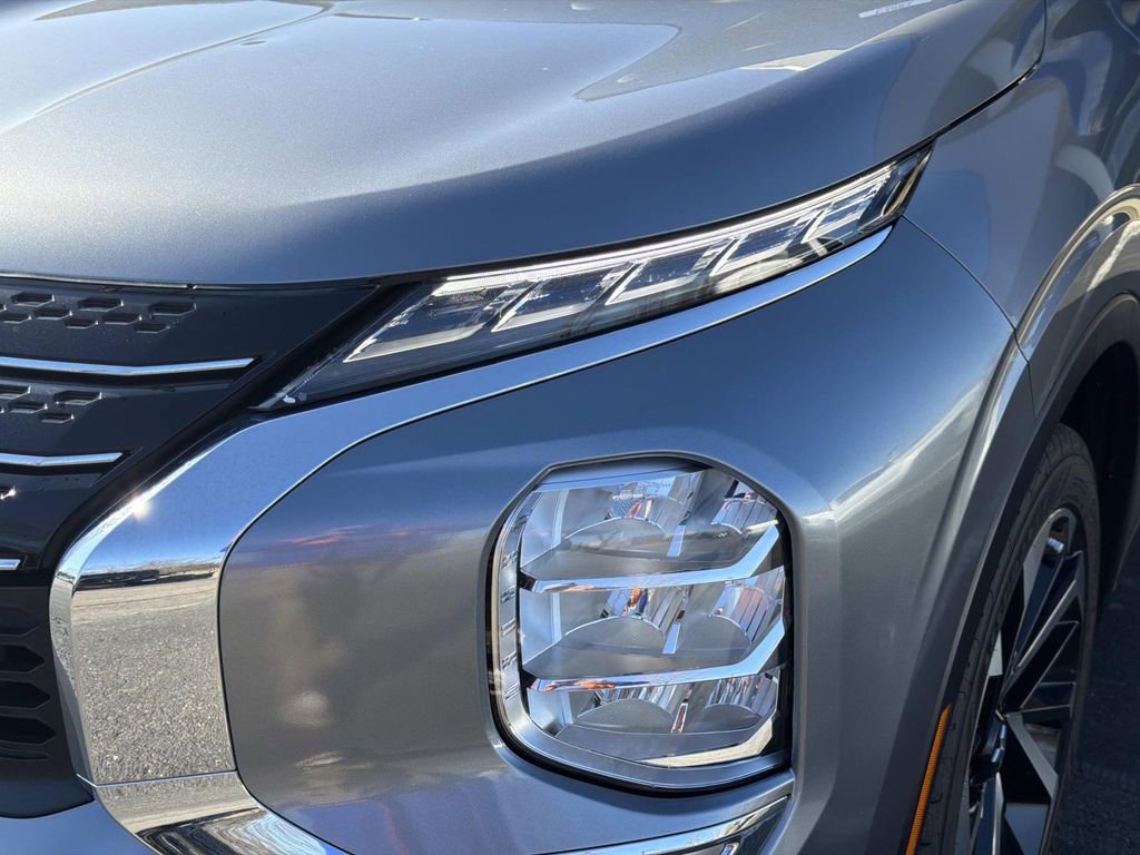 Used 2024 Mitsubishi Outlander SE image 10