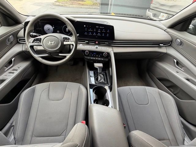 Used 2025 Hyundai Elantra SEL FWD image 22
