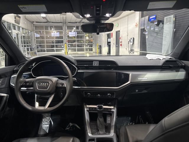 Used 2025 Audi Q3 2.0T Premium image 31