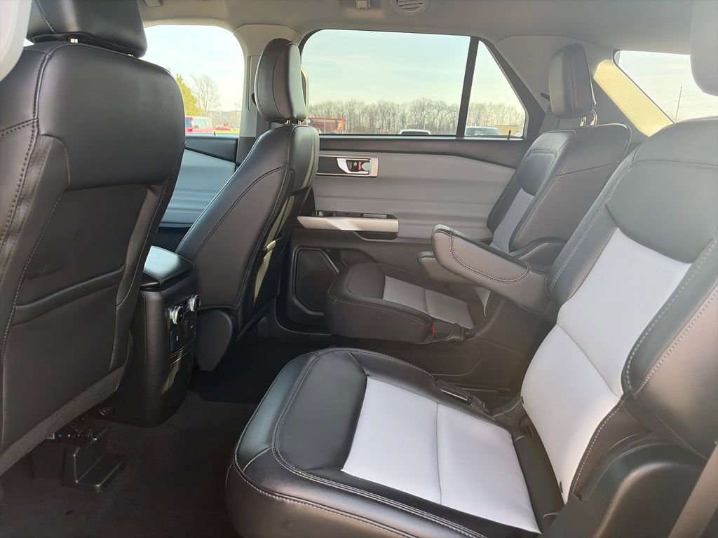 Used 2023 Ford Explorer XLT w/ Equipment Group 202A image 27