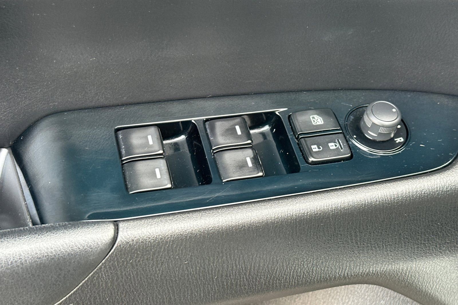 Used 2018 MAZDA CX-5 Touring w/ Preferred Equipment Package FWD image 12