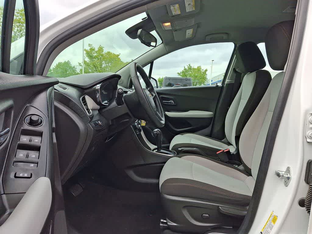 Used 2017 Chevrolet Trax LS FWD image 11