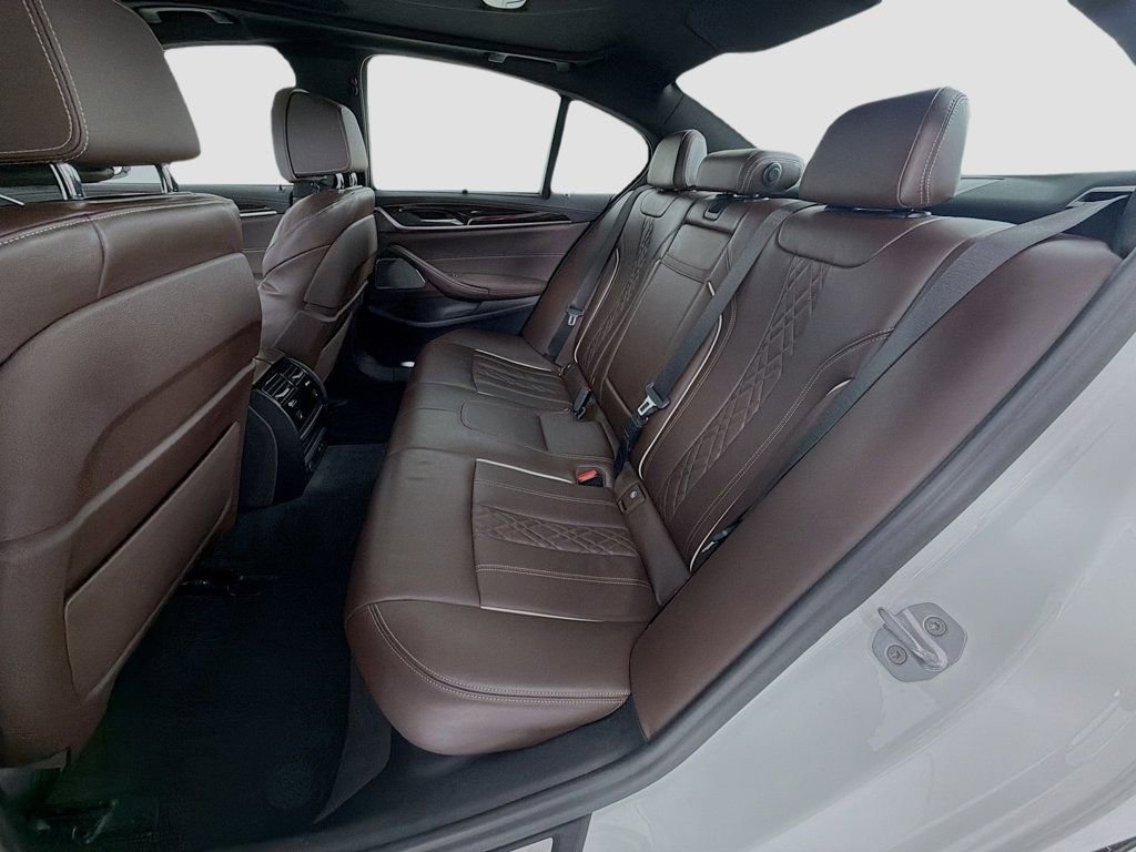 Used 2021 BMW M550i xDrive w/ Dynamic Handling Package image 29