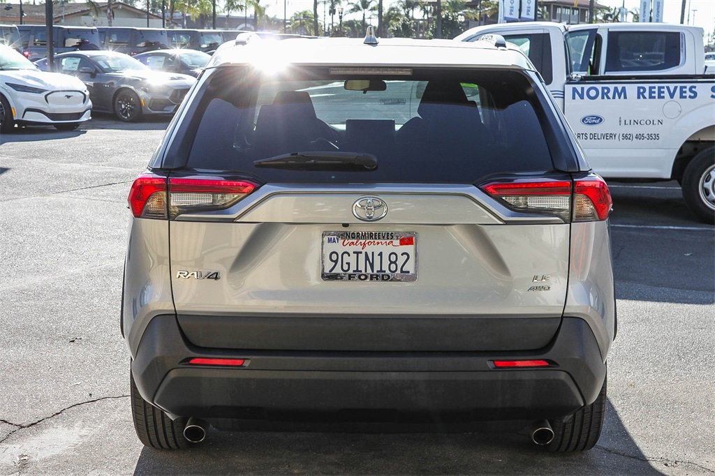 Used 2021 Toyota RAV4 LE image 8