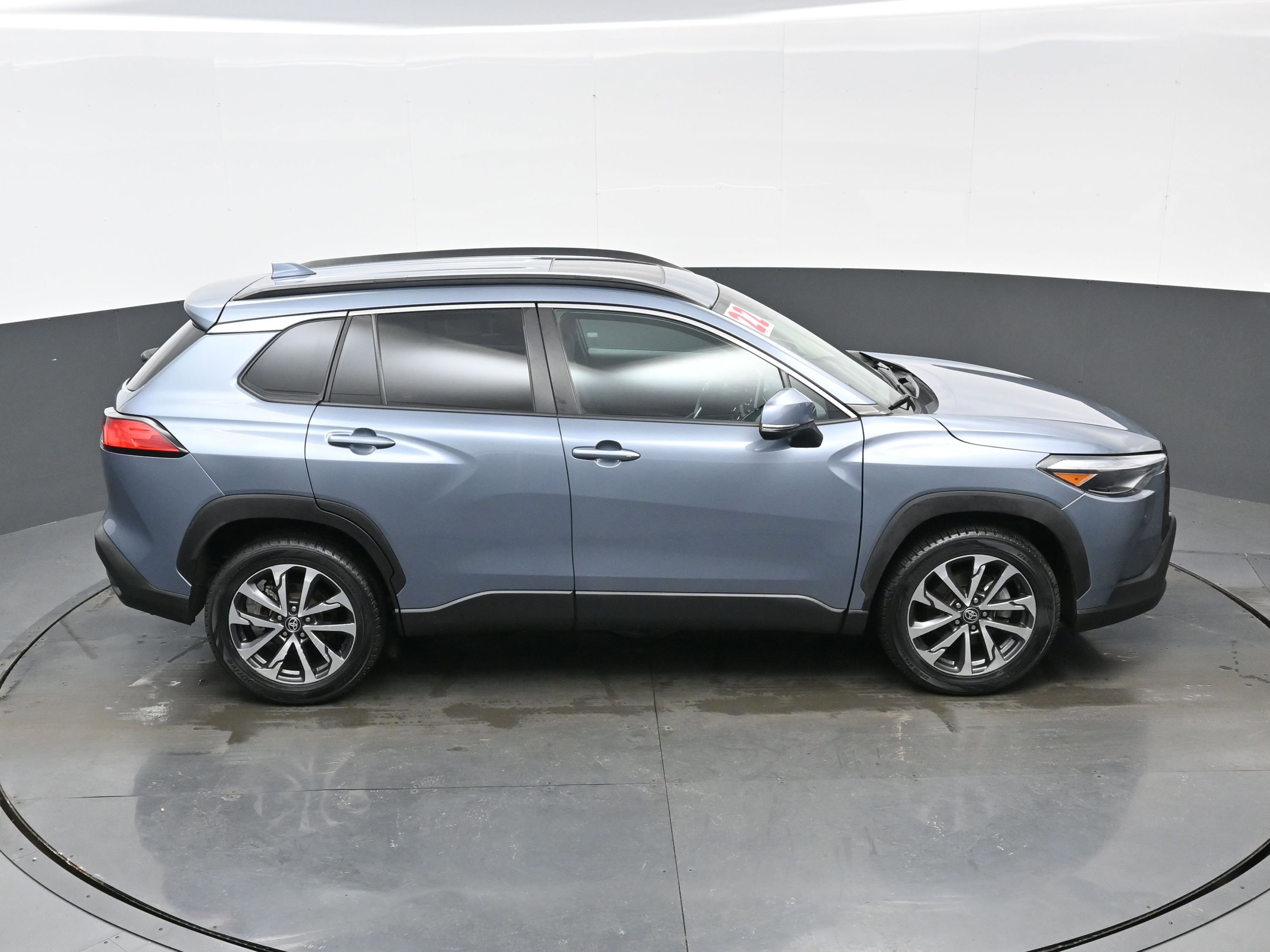 Used 2022 Toyota Corolla Cross XLE image 43