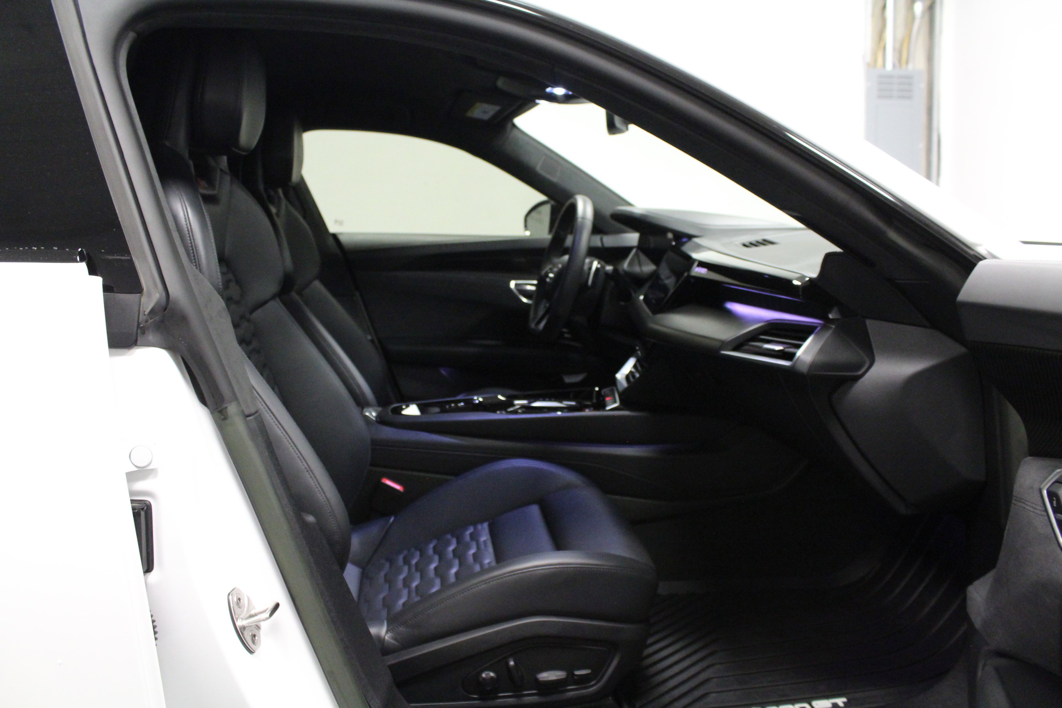 Used 2023 Audi RS e-tron GT w/ Carbon Performance Package image 15