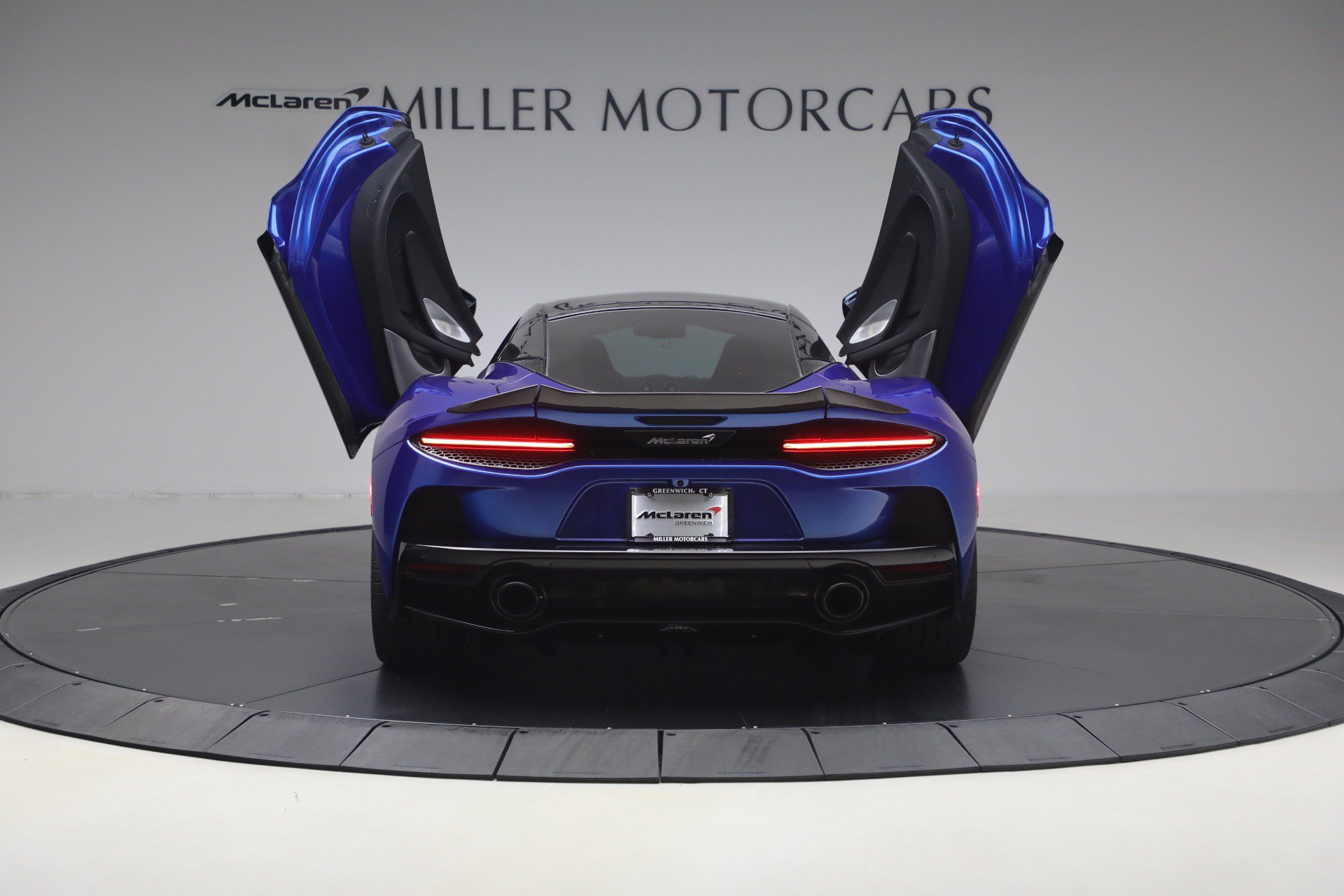 Used 2023 McLaren GT RWD image 18
