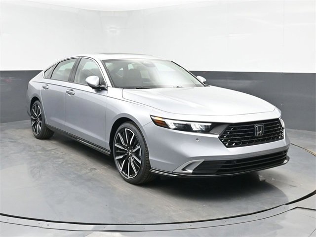Used 2025 Honda Accord Touring image 2
