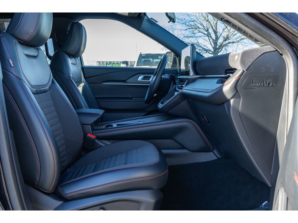 Used 2025 Ford Explorer ST-Line w/ ST-Line Street Pack image 11