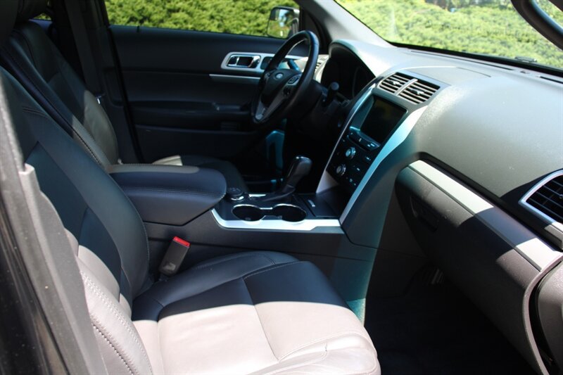 Used 2015 Ford Explorer XLT w/ Equipment Group 202B AWD/4WD image 15
