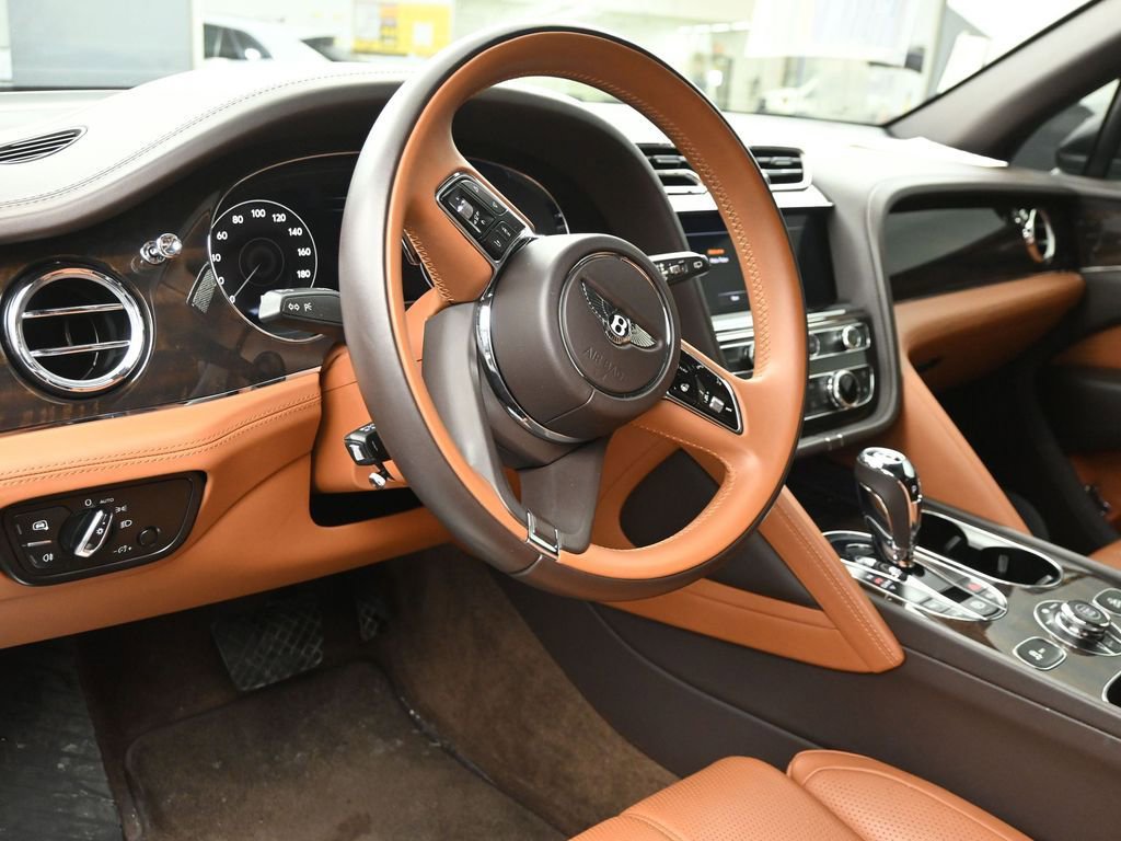 Used 2021 Bentley Bentayga image 11