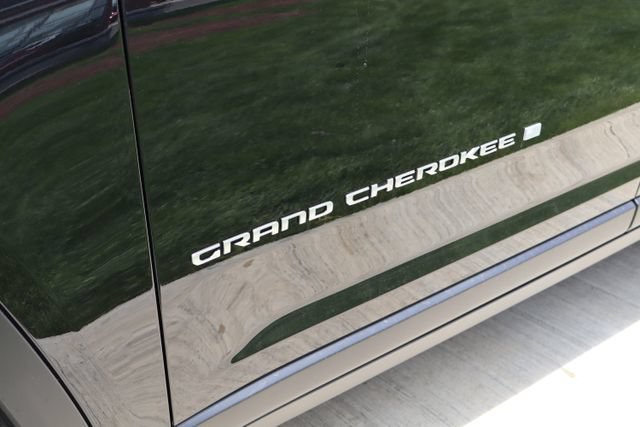 New 2026 Jeep Grand Cherokee Laredo AWD/4WD image 7