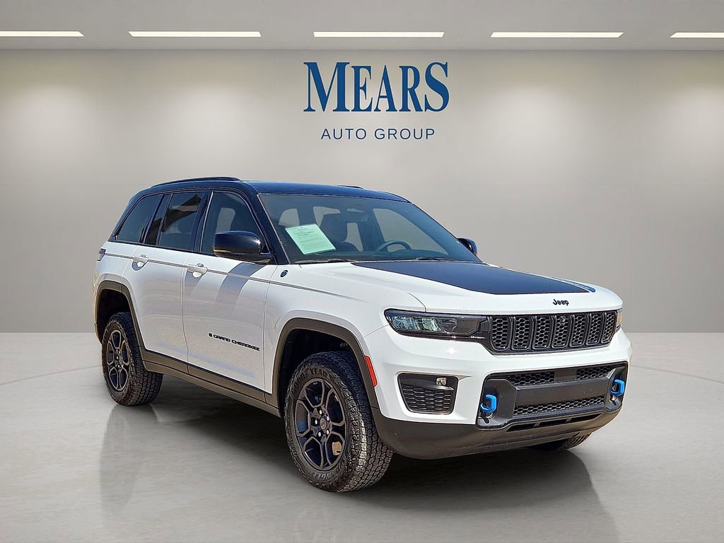 Used 2024 Jeep Grand Cherokee Trailhawk image 7