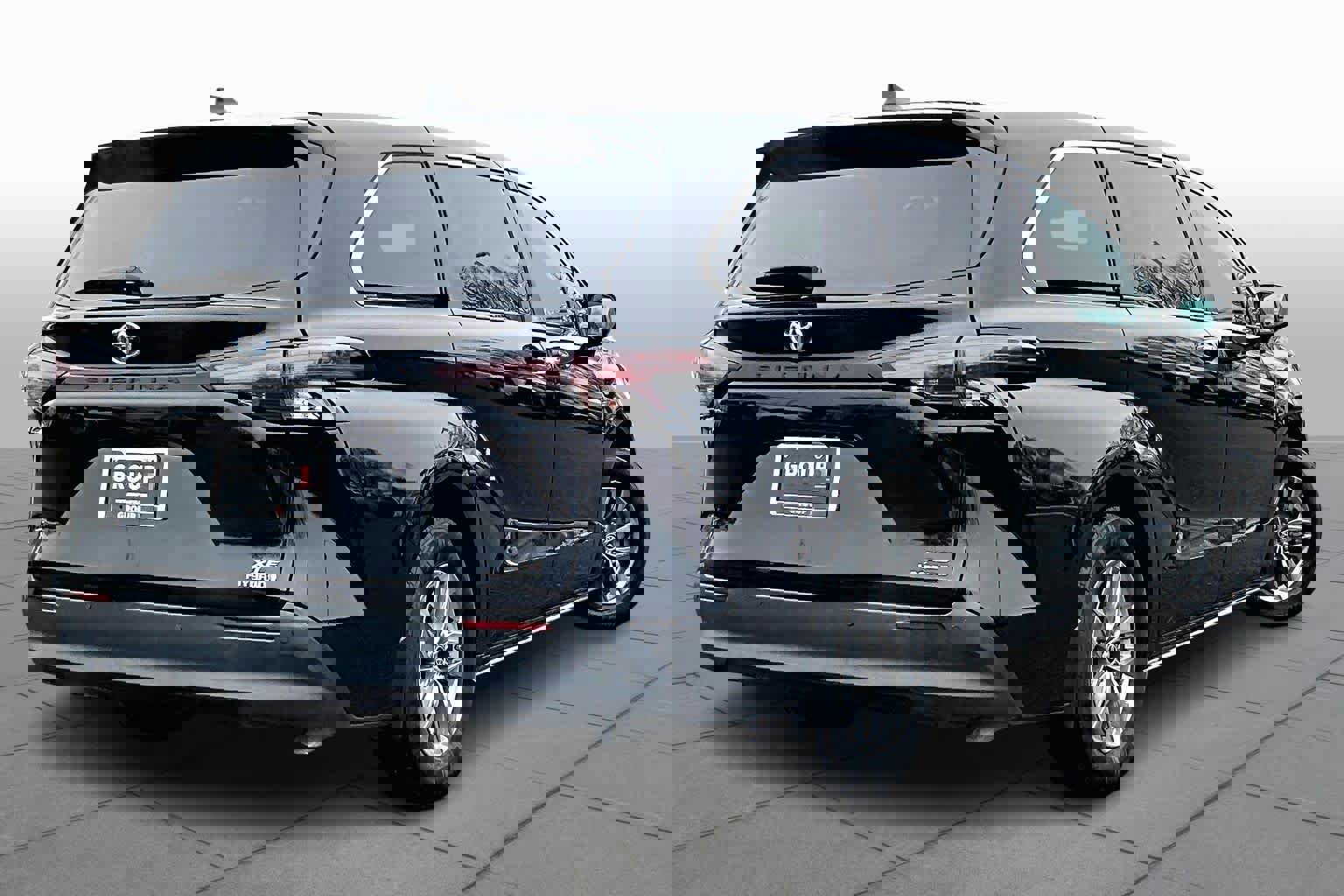 Used 2023 Toyota Sienna XLE image 12