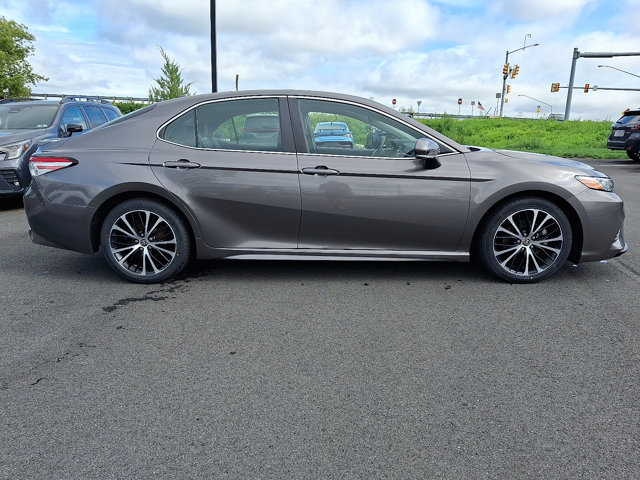 Used 2020 Toyota Camry SE w/ Cold Weather Package AWD/4WD image 8