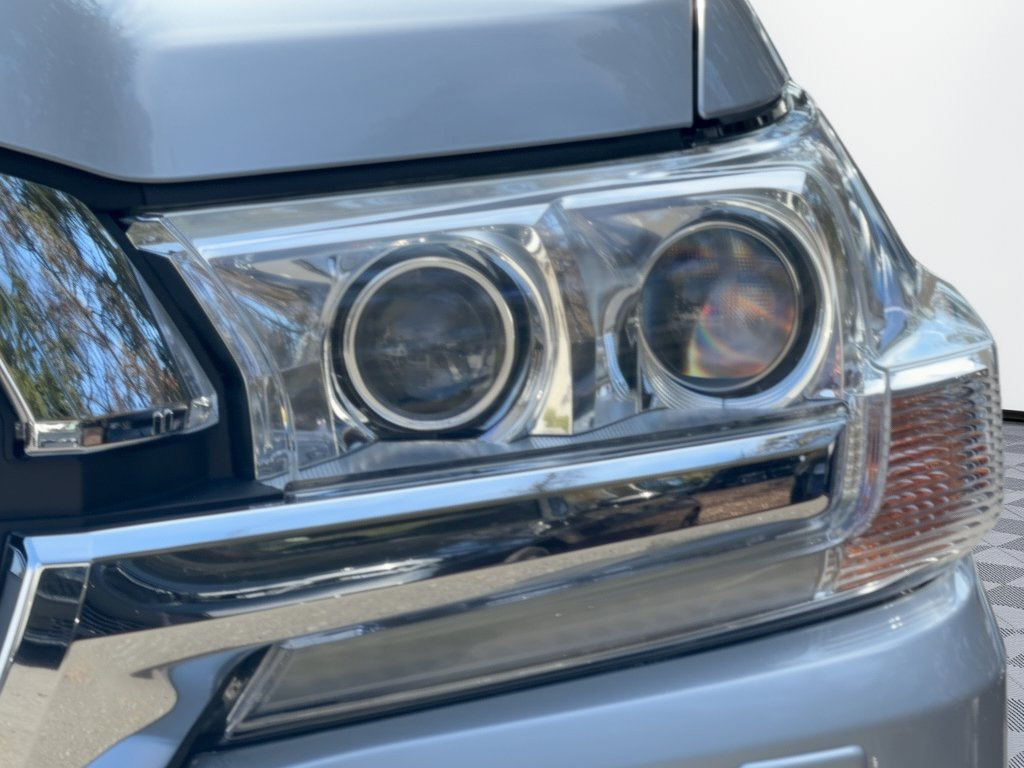 Used 2018 Toyota Land Cruiser AWD/4WD image 12