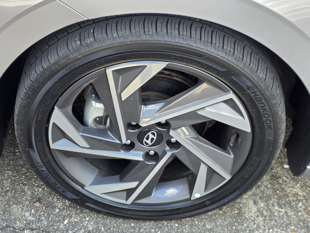Used 2025 Hyundai Elantra SEL FWD image 31