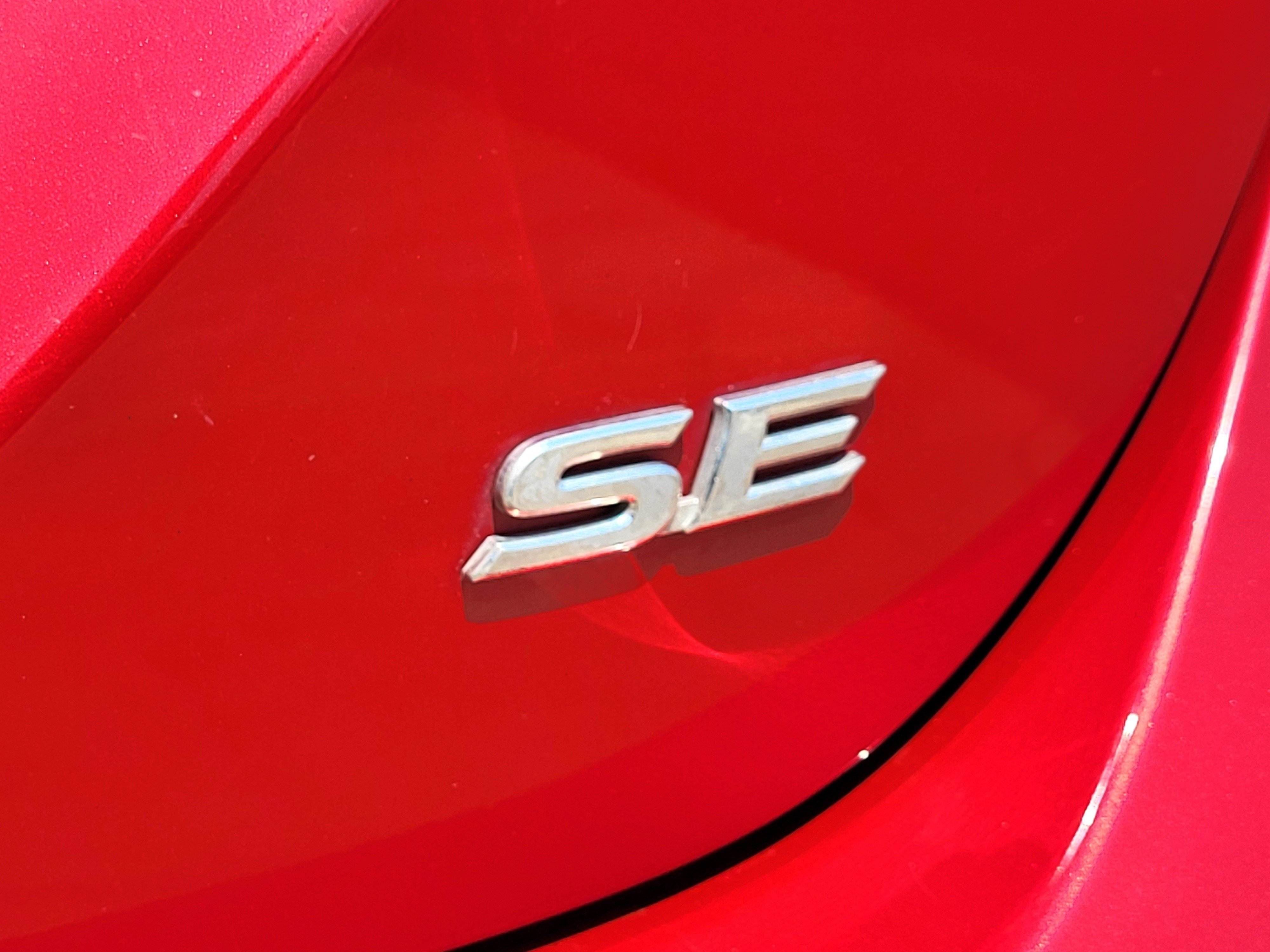 Certified 2019 Toyota Camry SE w/ Convenience Package FWD image 9