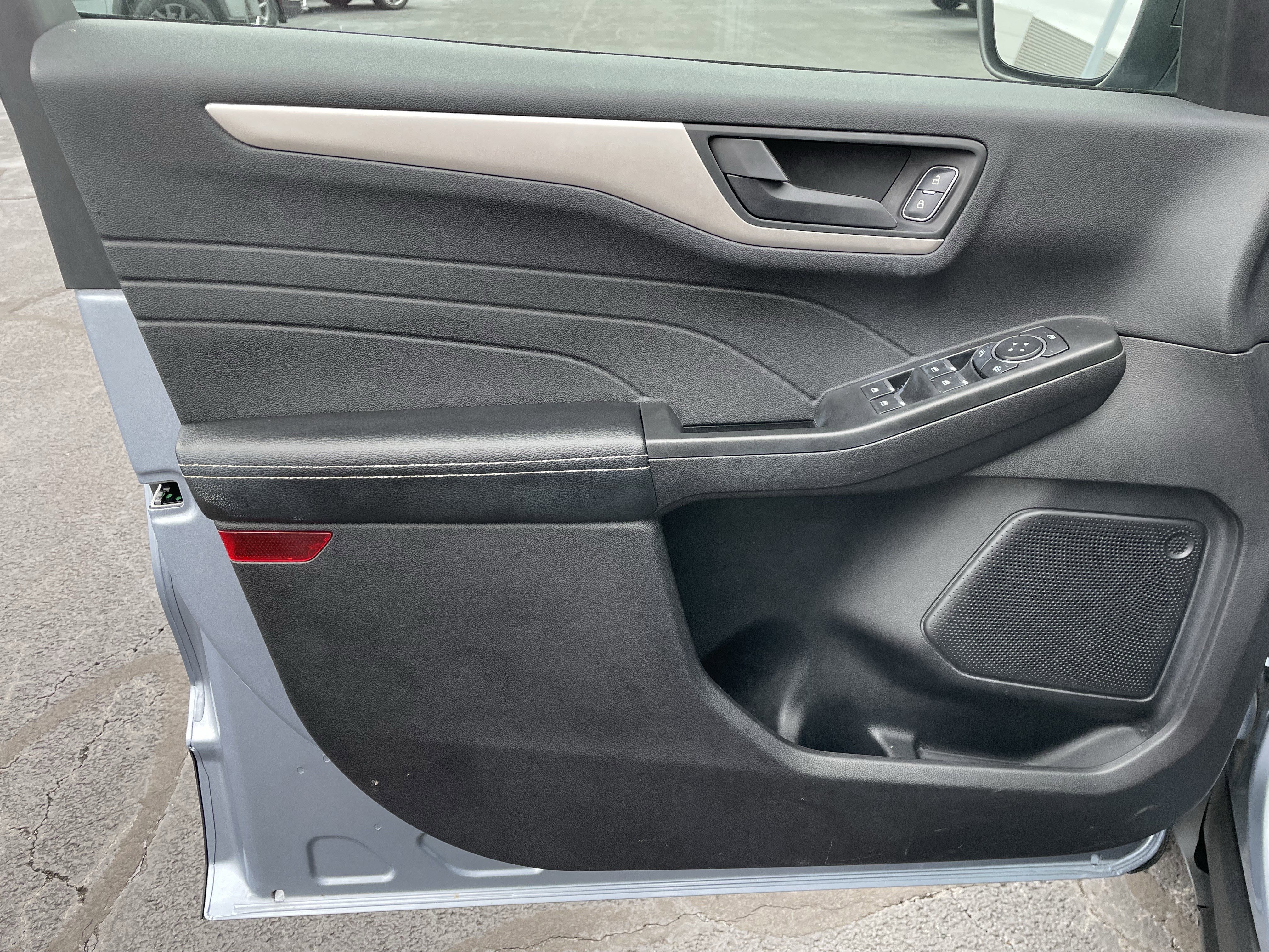 Used 2022 Ford Escape SE w/ Cold Weather Package image 11