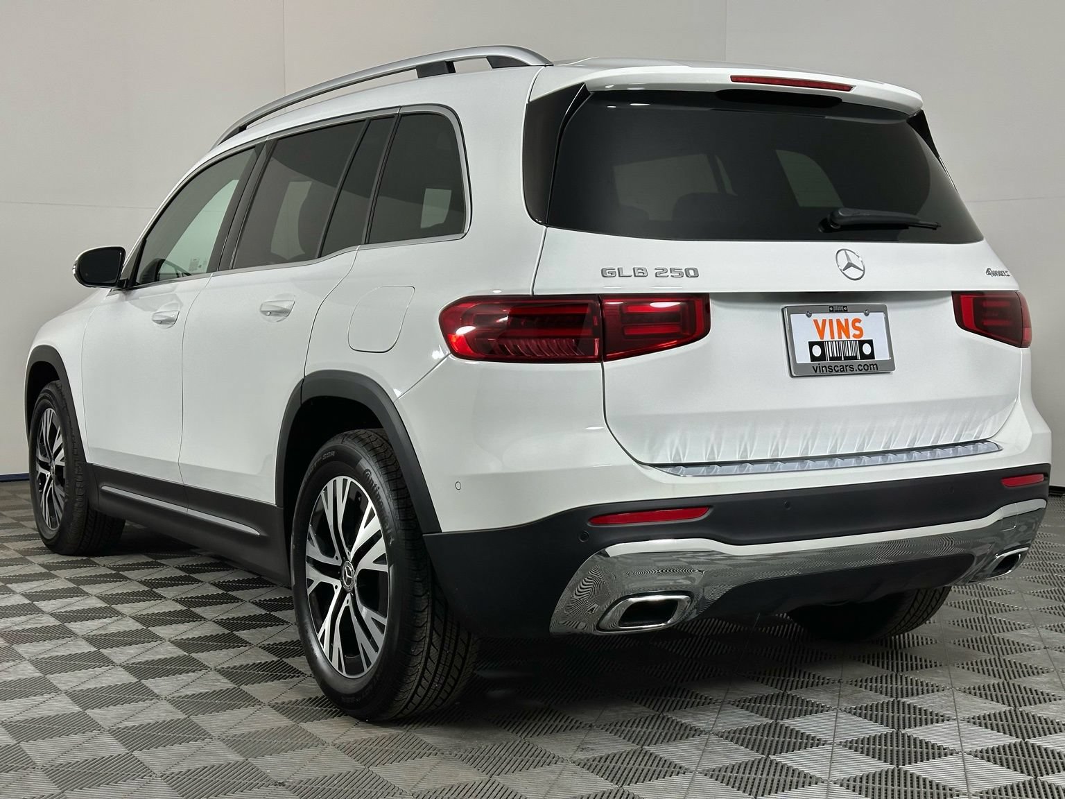 Used 2026 Mercedes-Benz GLB 250 4MATIC image 32