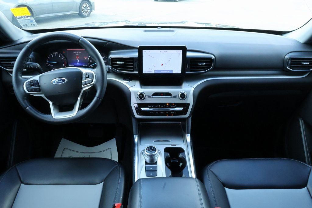 Used 2022 Ford Explorer XLT w/ Equipment Group 202A image 6