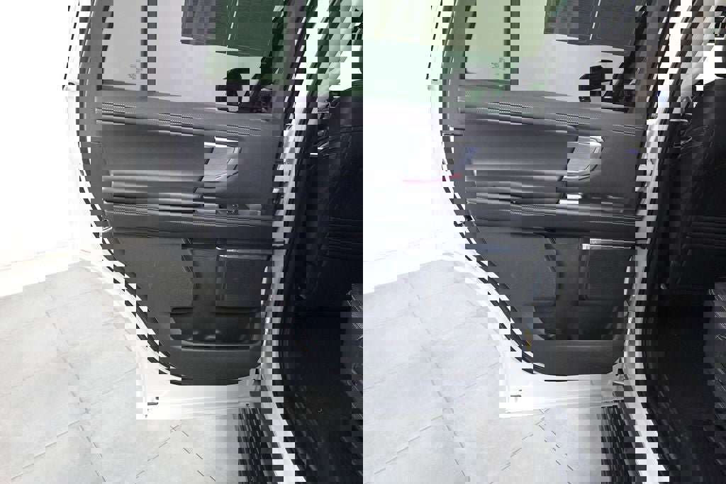 Certified 2025 Ford Expedition Platinum image 24