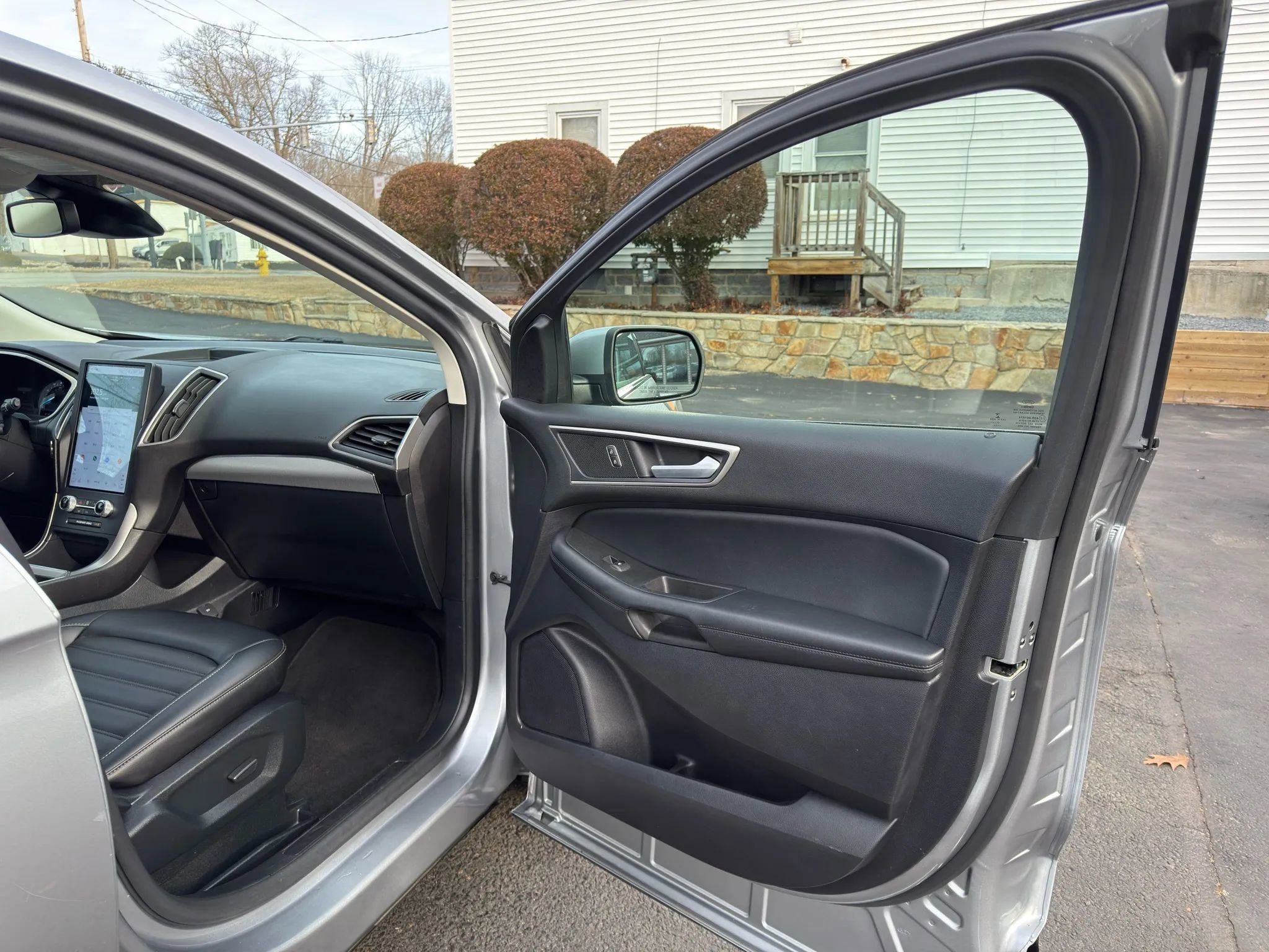 Used 2021 Ford Edge SEL w/ Cargo Accessory Package image 19