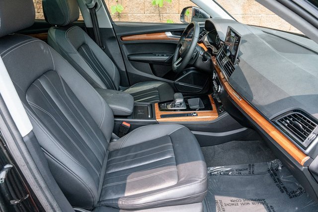 Used 2021 Audi Q5 e Premium Plus w/ Premium Plus Package image 28