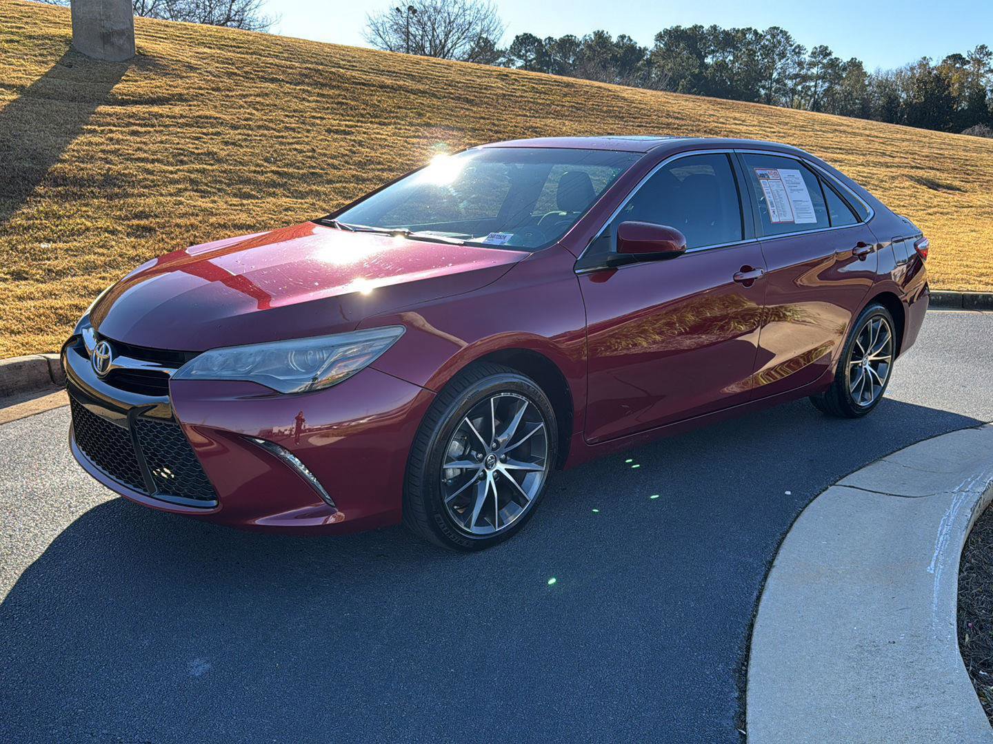 Used 2016 Toyota Camry XSE image 2