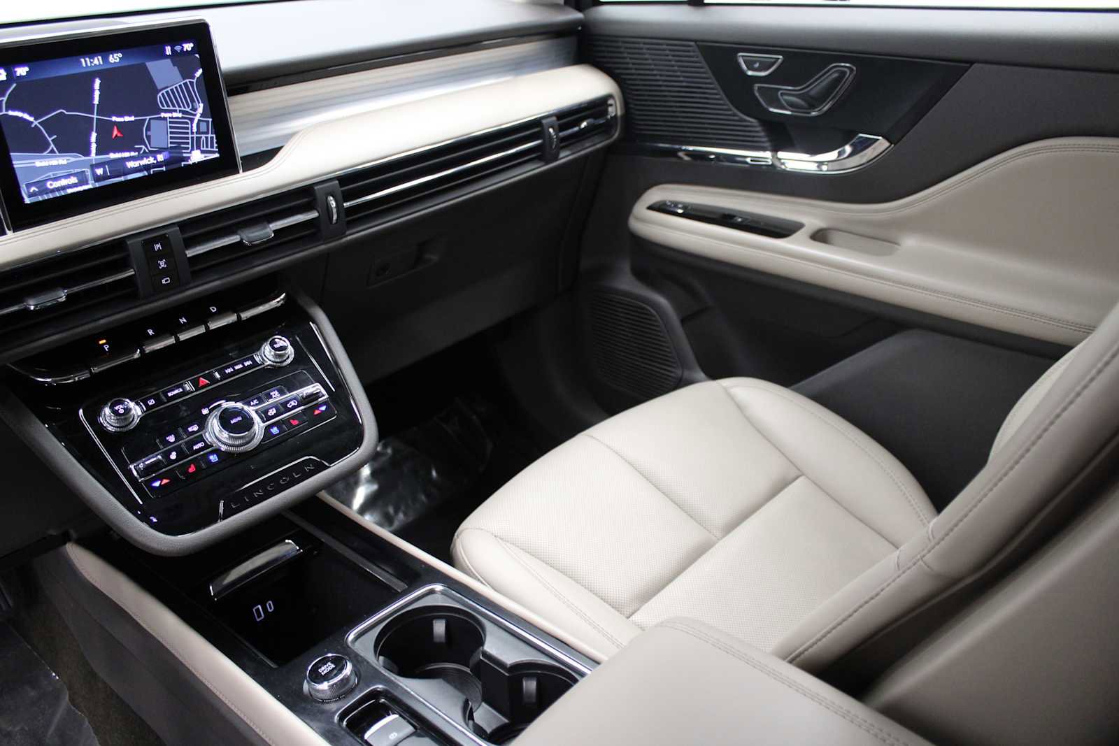 Used 2022 Lincoln Corsair AWD w/ Equipment Group 101A image 25