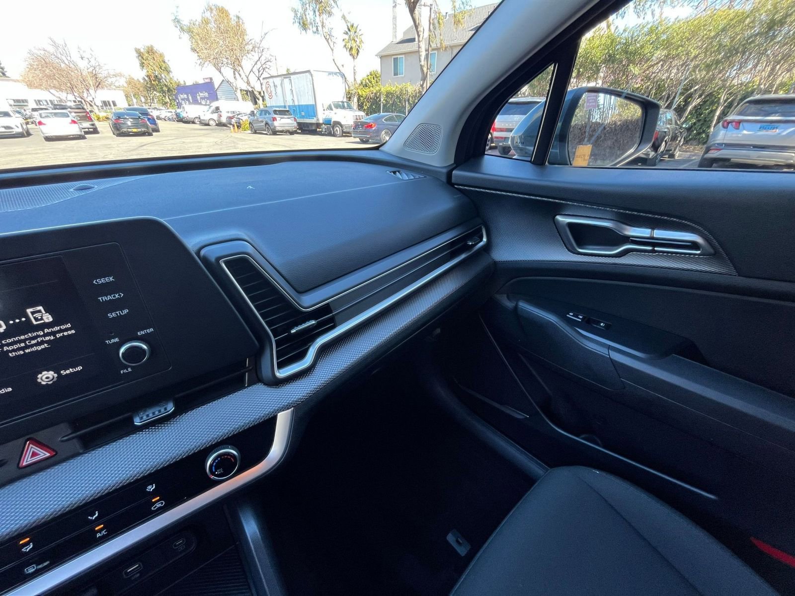 Used 2025 Kia Sportage LX image 34