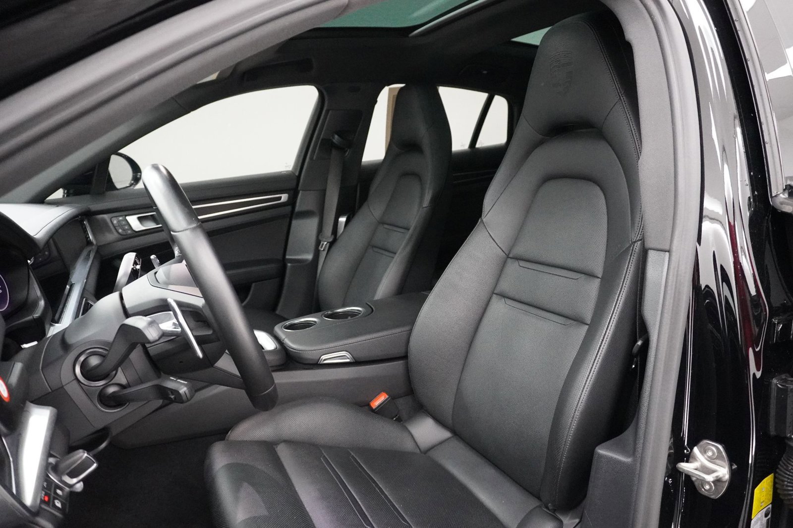 Used 2023 Porsche Panamera Platinum Edition image 5