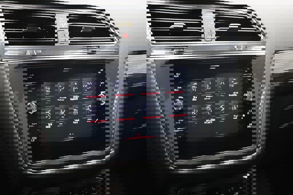 Used 2024 Volkswagen Tiguan SEL R-Line image 25