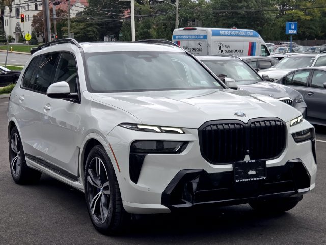 Certified 2025 BMW X7 xDrive40i w/ Executive Package AWD/4WD image 3