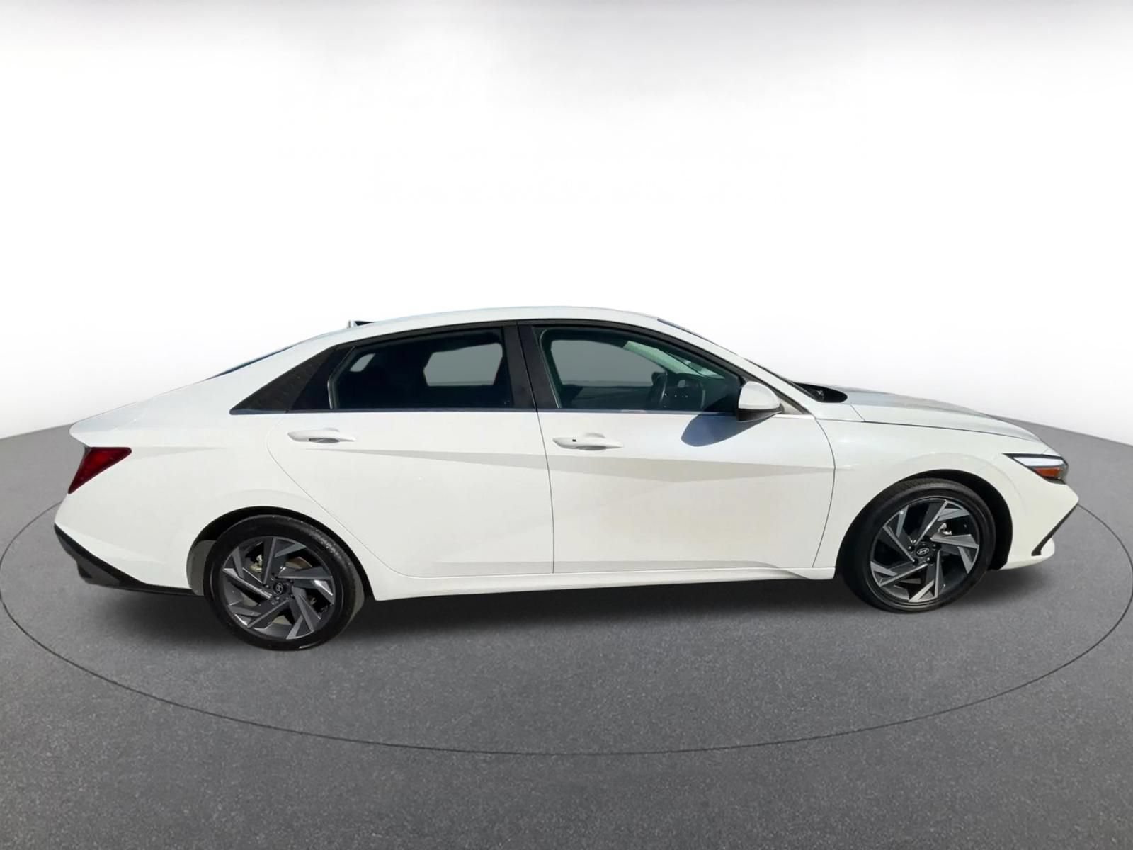 Used 2025 Hyundai Elantra SEL FWD image 15
