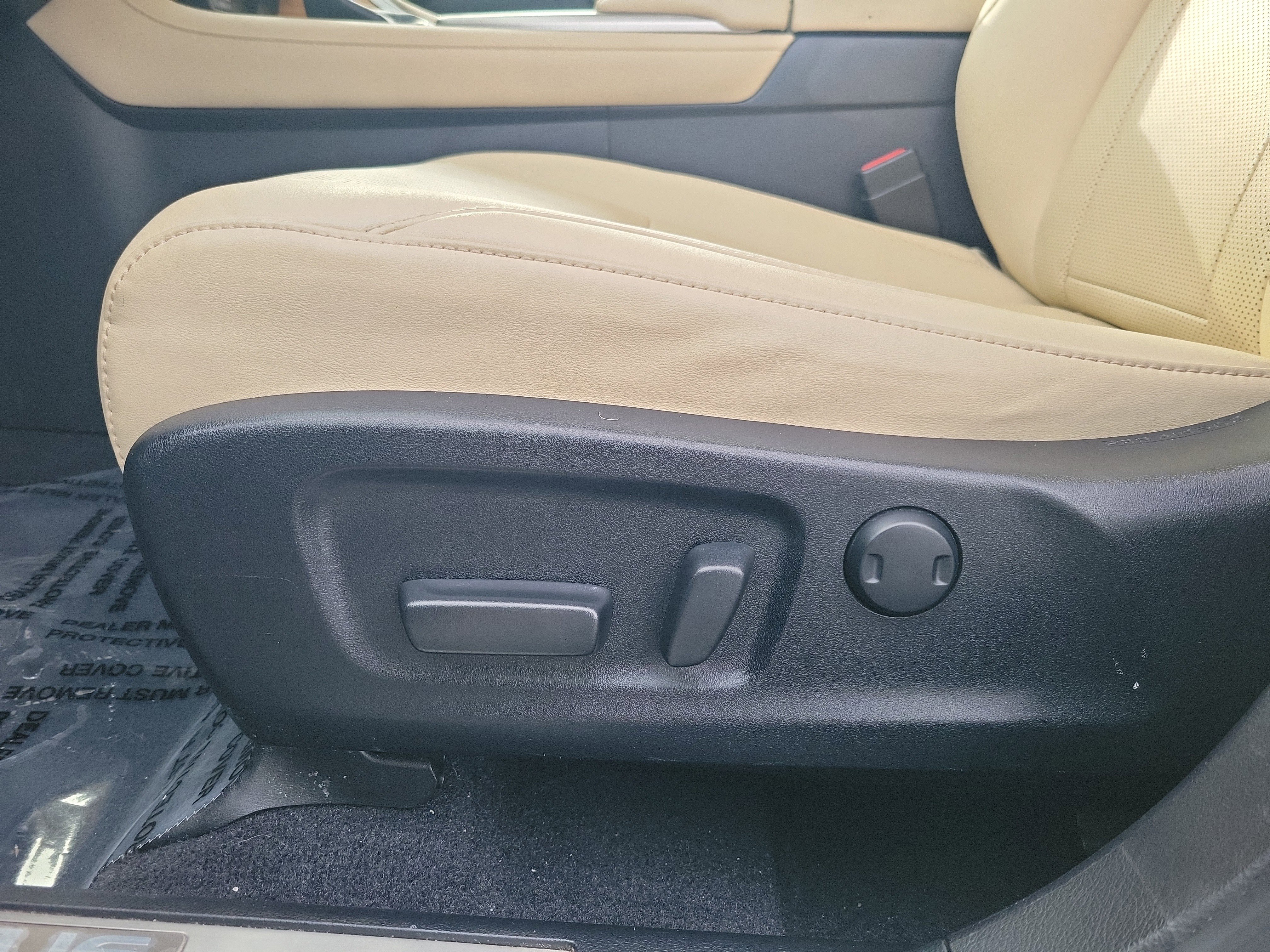 Used 2021 Lexus RX 350L 350L w/ Premium Package image 25