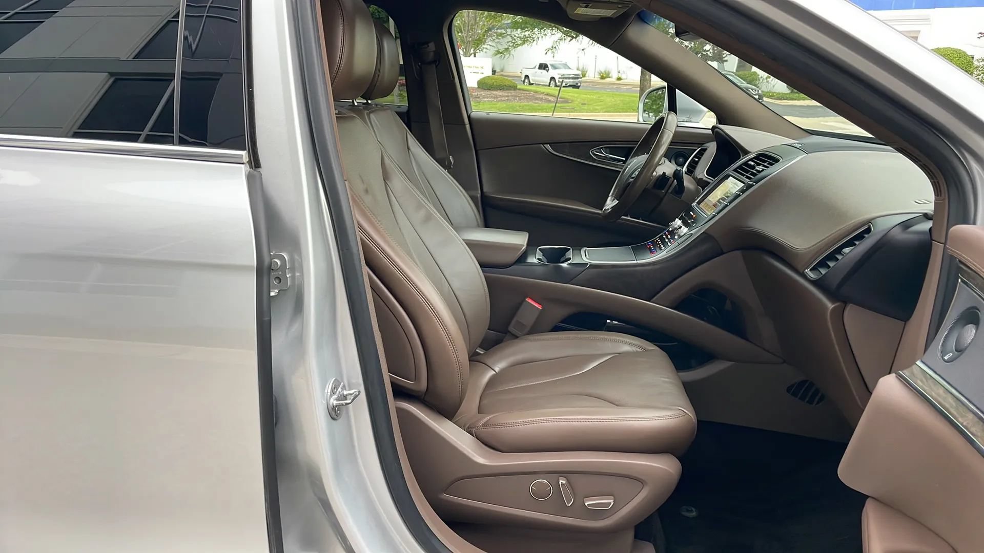 Used 2018 Lincoln MKX Reserve AWD/4WD image 22