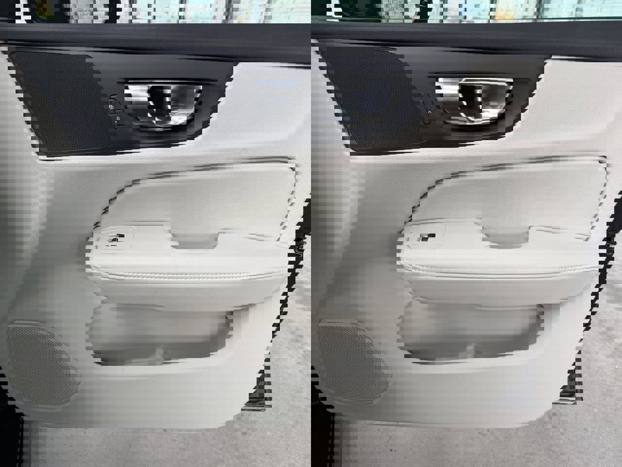 Used 2024 Volvo V60 B5 Cross Country Plus image 26