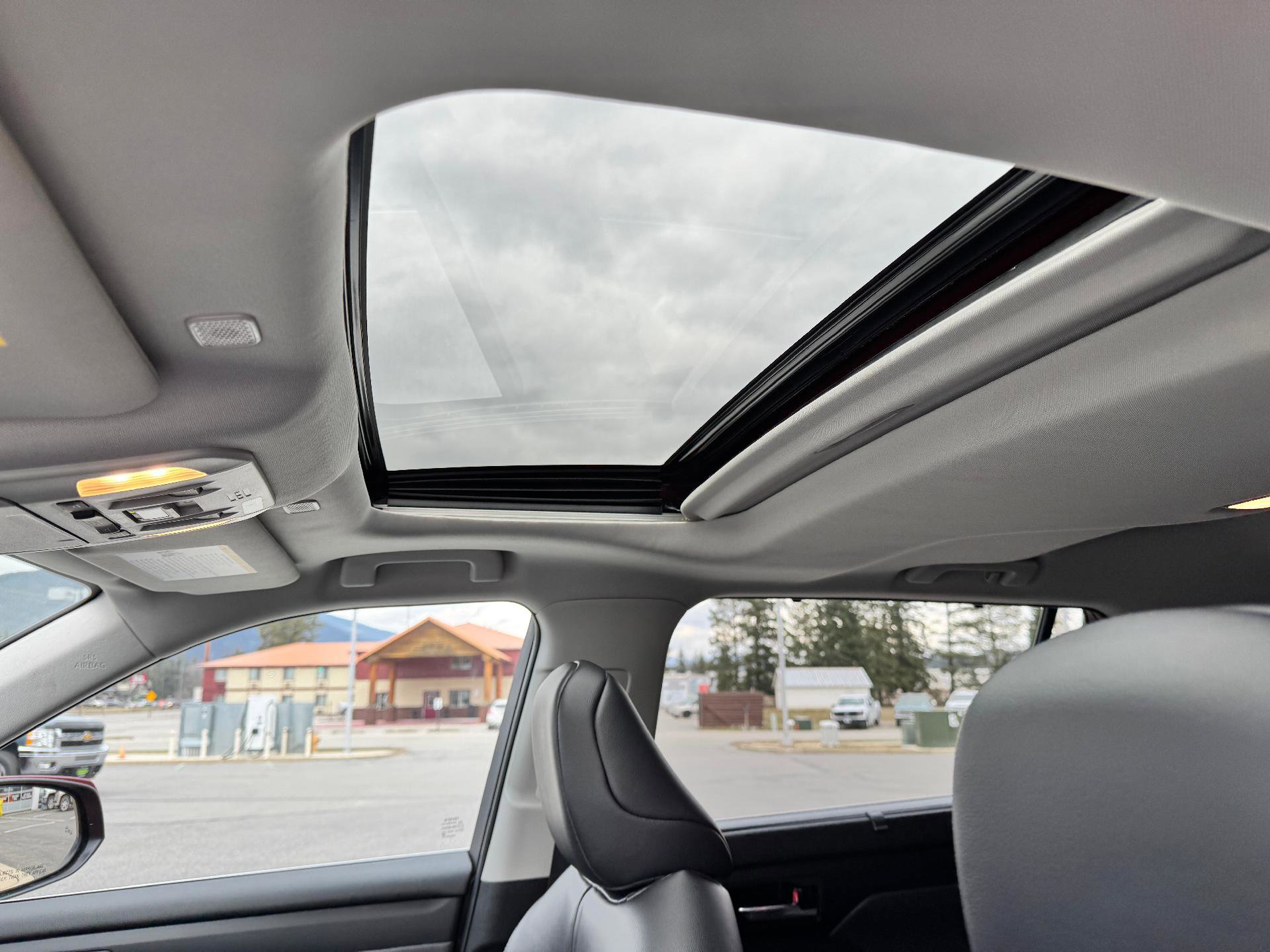 Used 2023 Toyota Highlander XLE image 47