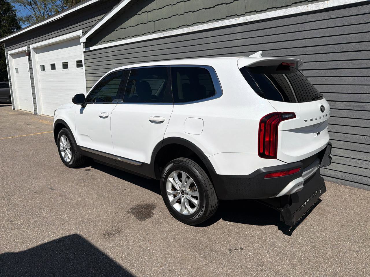 Used 2020 Kia Telluride LX FWD image 16